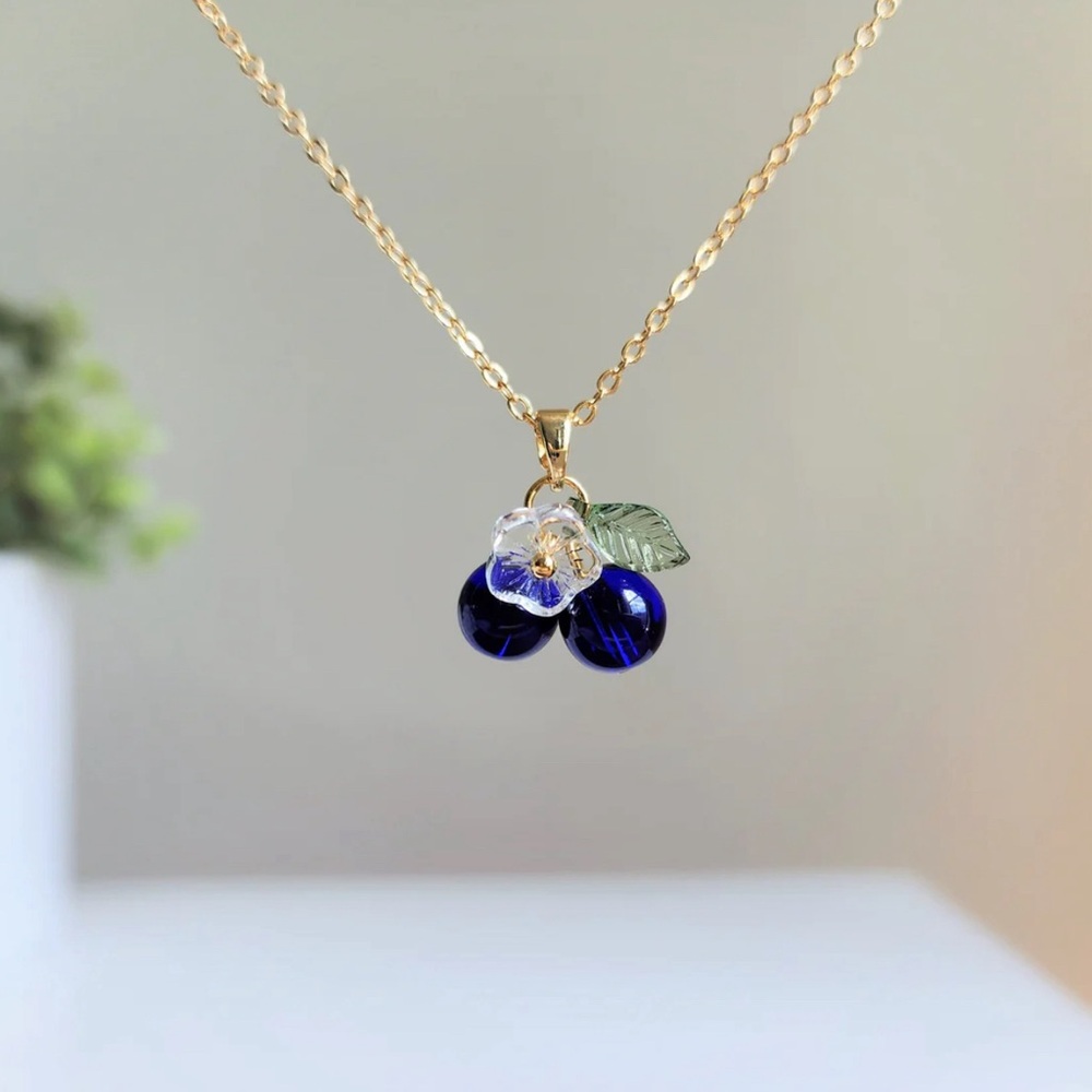 Blueberry Flower Necklace - Picture 5 of 6